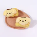 Nahaufnahme gelber Plüsch-Handgelenksbänder mit süßer Pompompurin-Cartoon-Stickerei - Gelber Hunde-Stil
