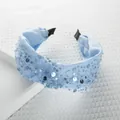 Himmelblauer Haarreif aus Netzstoff mit Pailletten und Perlen im Knotendesign - Blau
