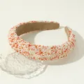 Detail van barokke haarband met witte en oranje stenen en een bruine fluwelen voering - Oranje