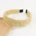 Detailansicht des goldenen Glitzer-Haarreifs mit weicher Textur und schwarzen Enden - Gelb