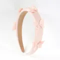 Diadema acolchada rosa claro con mariposas de seda en 3D y detalles de perlas - Rosa Claro