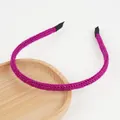 Détail du bandeau tricoté violet avec fil brillant et embouts de protection noirs - Fuchsia