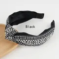 Diadema étnica negra con bordado geométrico blanco y detalle de nudo en la parte superior - Negro