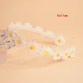 White embroidered daisy headband with yellow centers and non-slip teeth for women - Yellow