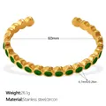 Bracelet jonc ouvert en acier doré serti de zircons de couleur vert émeraude - Diamètre Intérieur 60mm / Or Zircone Ronde Verte