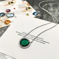 Élégant collier en argent avec pierre précieuse verte triangulaire et cristaux pavés - Argent & Vert