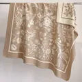 Camel sjaal met bloemenprint, kasjmier gevoel en vlinderpatronen in warme tinten - 130x130cm / Khaki (FJ-094)