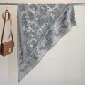 Toile-de-Jouy-Schal mit Quasten in graublauem und beigem Landschaftsmuster-Design - Grau / 180x90cm