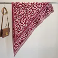 Eleganter großer Schal mit Leopardenmuster in Rot und Creme mit kurzen Fransen - 180x90cm / Fuchsia