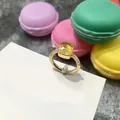 Anillo de cristal amarillo facetado irregular con acabado dorado y microdiamantes - Talla 6 / Borde Dorado + Amarillo Dorado