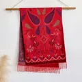 Scialle rosso effetto cashmere con motivi paisley viola e oro e bordi con frange - 200x65cm / Rosso (BXS-330)