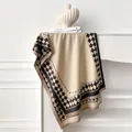 Winter checkerboard scarf in beige and black cashmere-like fabric with elegant diamond pattern - 185x65cm / Gray