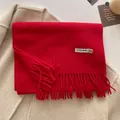 Bufanda roja tacto cachemira con flecos y 10% de lana para el calor del invierno - 211x31cm / Rojo