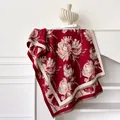Scialle pashmina jacquard rosso scuro con motivi floreali beige e dettagli di frange - 185x65cm / Rosso Scuro