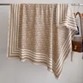 Luxuriöser Jacquard-Schal in Kaschmir-Optik mit Buchstabenmuster und Fransen in Khaki - Fj046 - Khaki / 130x130cm