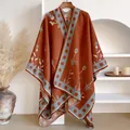 Ethno-Stil Rostroter Strickschal Umhang mit böhmischen Vintage-Blumenmustern - Oberteile / 130x152cm / Rotbraun