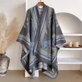 Sciarpa spessa con motivo pied-de-poule floreale in finta cachemire grigio e blu - Blu navy