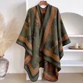 Sciarpa scialle spessa da donna con motivo floreale pied-de-poule in verde e arancio - verde oliva