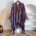 Chal étnico con estampado paisley y flecos para viajes y vacaciones estilo bohemio - 145x130cm / Azul Púrpura