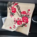 Sciarpa invernale in finto cashmere con jacquard di prugna e nappe su pelle nera - 185x65cm / Rosso