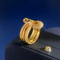 Abnehmbarer goldener Sicherheitsnadel-Ring mit glitzernden Kristallen im dreilagigen Design - Größe 7 / Gold