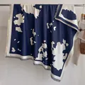 Kaschmir-Schal in Navyblau und Beige mit abstraktem geometrischem Muster und Fransen - Fj052-blau / 130x130cm
