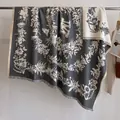 Schal aus Kaschmir-Imitat in Dunkelgrau und Beige mit Jacquard-Blumen und Fransen - Fj053-grau / 130x130cm