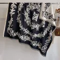Schwarz-weißer Jacquard-Schal aus Kaschmir mit M-Buchstabe und feinen Fransen - Fj054 - Schwarz / 130x130cm