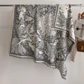 Κλασική γκρι και λευκή εσάρπα σαν κασμίρι με στάμπα δάσους μονόκερου και κρόσσια - Fj011-γκρι / 130x130cm