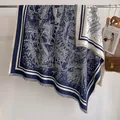 Écharpe vintage bleu marine en cachemire avec motifs célestes blancs et franges - Fj015-bleu / 130x130cm