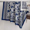 Marineblauer Pashmina-Schal mit Paisley-Muster, Fransen und klassischem Ethno-Design - Fj062-blau / 130x130cm