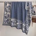 Marineblauer und beiger Jacquard-Schal mit Paisley-Muster und feinen Fransen - Fj072-blau / 130x130cm