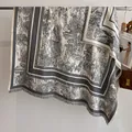 Châle classique imitation cachemire avec imprimé paysage noir et blanc et franges - Fj031-gris / 130x130cm