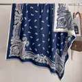 Dicker Kaschmir-Schal mit Paisley-Muster in Marineblau und Beige mit Fransen - Fj076-blau / 130x130cm