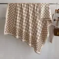 Châle élégant à motif pied-de-poule et pois beige avec des détails de franges - Fj035-kaki / 130x130cm
