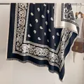 Luxuriöser schwarz-weißer Schal aus Kaschmir-Imitat mit Paisleymuster und Fransen - Fj080 - Schwarz / 130x130cm
