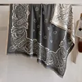 Écharpe pashmina classique grise et beige avec motif paisley et finitions à franges - Fj037-gris / 130x130cm