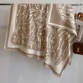 Écharpe classique en cachemire avec imprimé chaîne équestre et bordures à franges - Fj042-kaki / 130x130cm