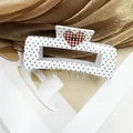 Pinza per capelli quadrata bianca a pois neri con motivo a cuore a quadri rossi - Modello Quadrato Uno