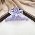 Pinza per capelli a fiore in resina viola glitterata su fondo di raso dorato - Pearlescent Purple (Plumeria)