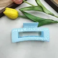Pince à cheveux rectangulaire bleu clair avec motif marbre blanc et design évidé - Bleu ciel