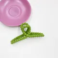 Pince à cheveux vert herbe mat avec design perles pour coiffure élégante de femme - Vert