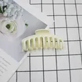 Minimalistische 11cm matt cremefarbene Haarklammer mit Drachenknochen-Design für das Styling - Milchweiß