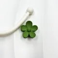 Matte grass green 3.5cm flower hair claw clip with minimalist five-petal design - Green
