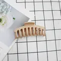 Matte beige 11cm große Haarklammer für Damen mit rutschfestem Oktopus-Design - Hautfarben