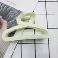 Pinza per capelli geometrica verde chiaro opaco per acconciature eleganti - Bianco latte
