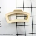 Pinza per capelli beige opaco con design geometrico traforato per acconciature - Bianco Tè al Latte