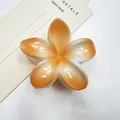 Pinza per capelli a forma di plumeria con sfumatura arancione-bianca e finitura lucida - 8cm / Arancione Grande