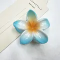 Pinza per capelli a fiore di frangipane con sfumatura blu bianca e gialla lucida - 8cm / Blu Chiaro Cuore Arancione