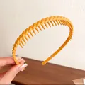 Cerchietto antiscivolo giallo zenzero con trama intrecciata e dentini per capelli - Treccia Rossa
